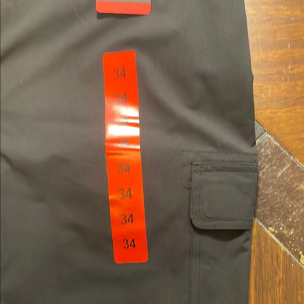 Orvis Men's Black Cargo Shorts Size 34 W/4 way stretch comfort waist band NWT.